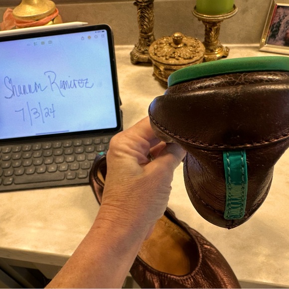 Limited Edition Raspberry Truffle Tieks - Picture 6 of 8